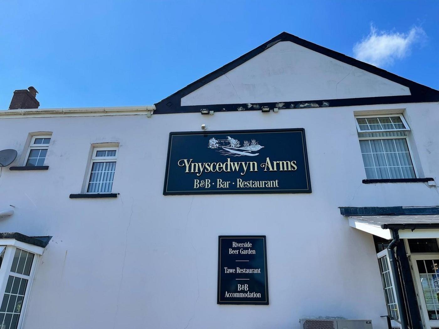 Ynyscedwyn Arms Hotel Ystradgynlais Kültér fotó